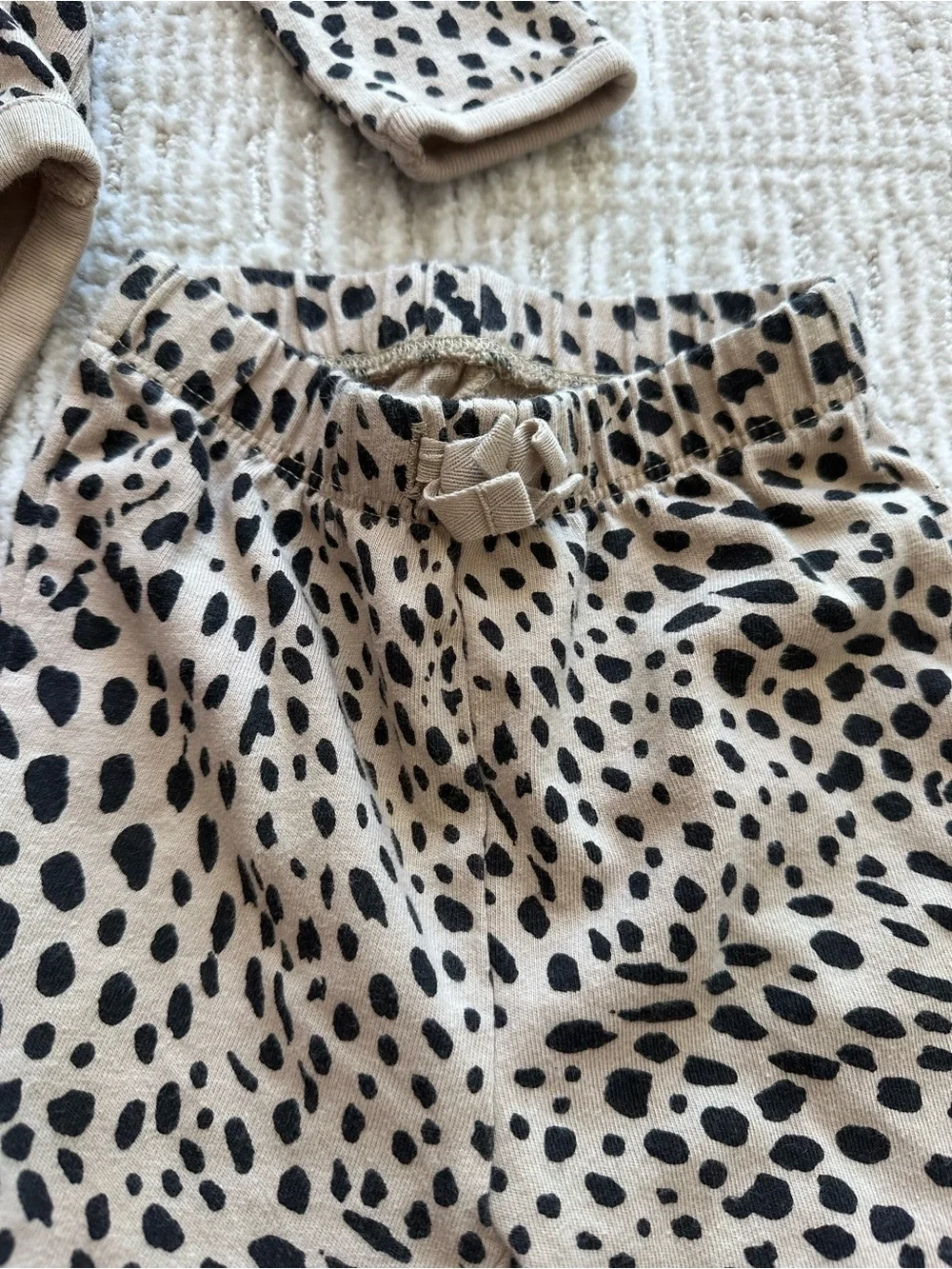 GAP Beige and Black cheetah baby girl Bodysuit Set
